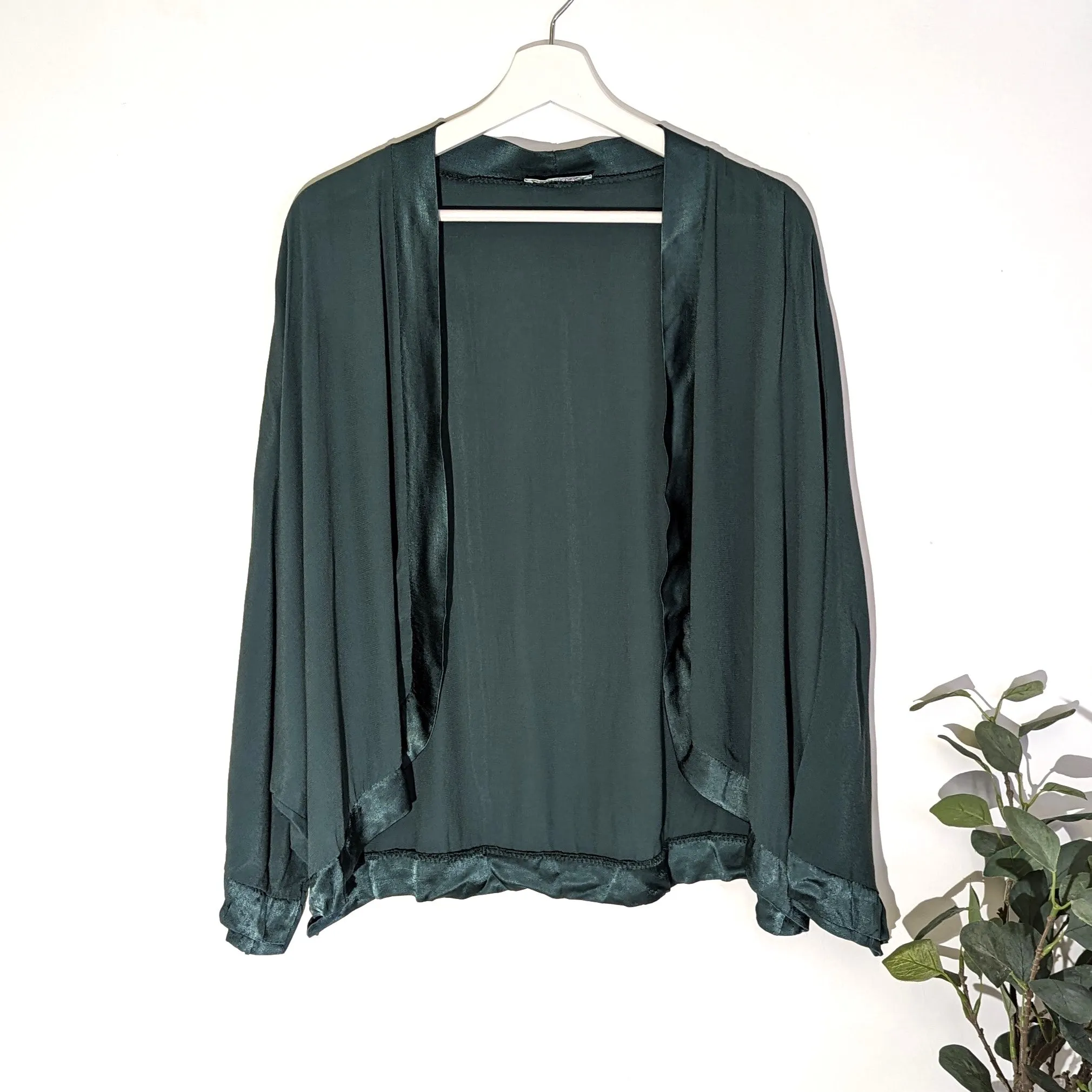 Classic plain short kimono with satin edge (M)