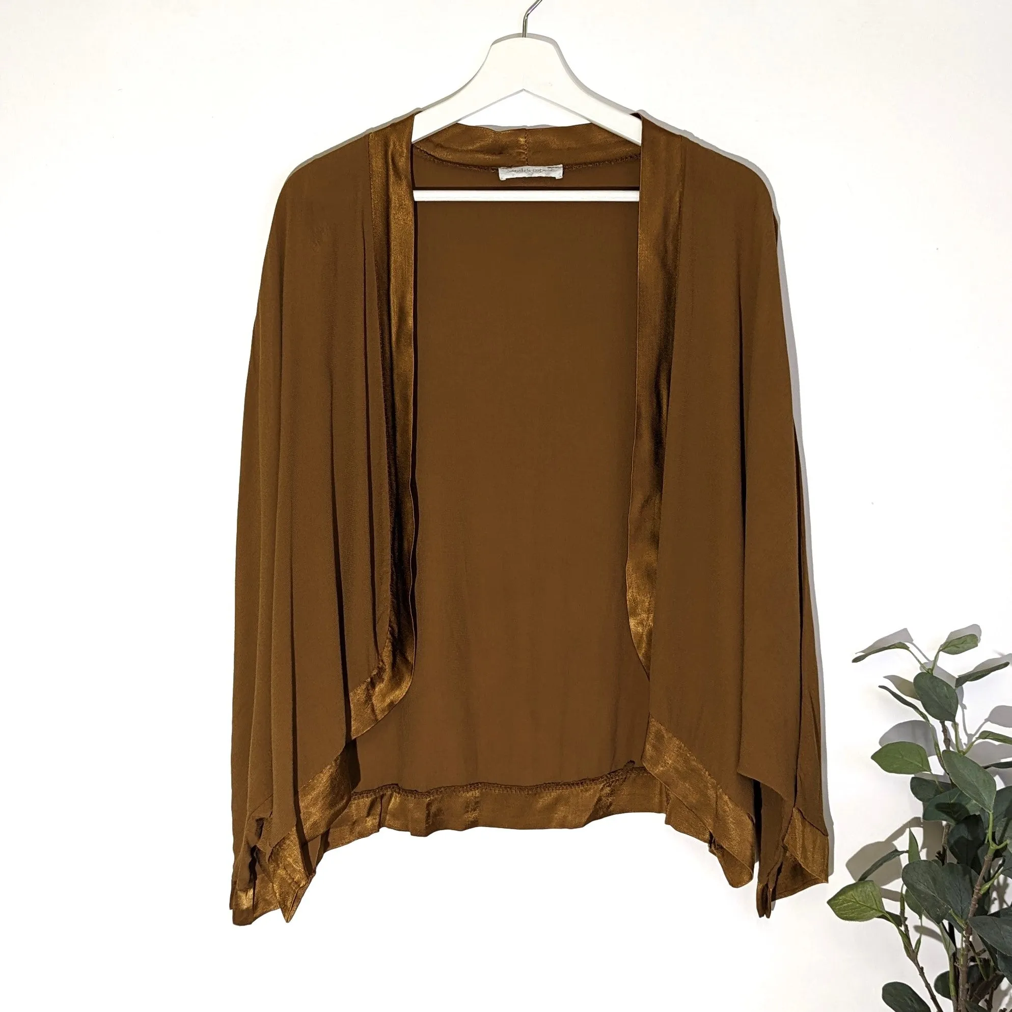 Classic plain short kimono with satin edge (M)