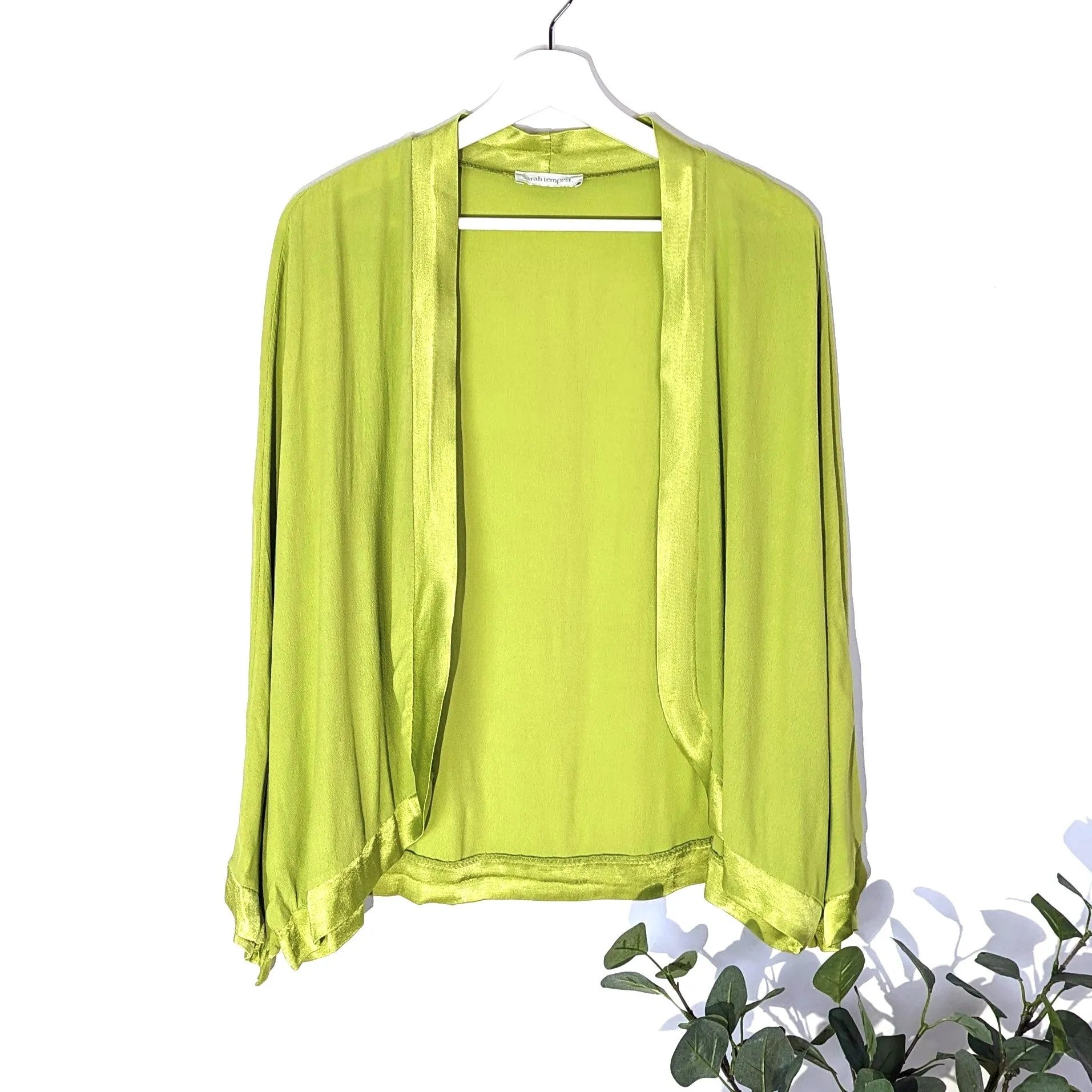Classic plain short kimono with satin edge (M)