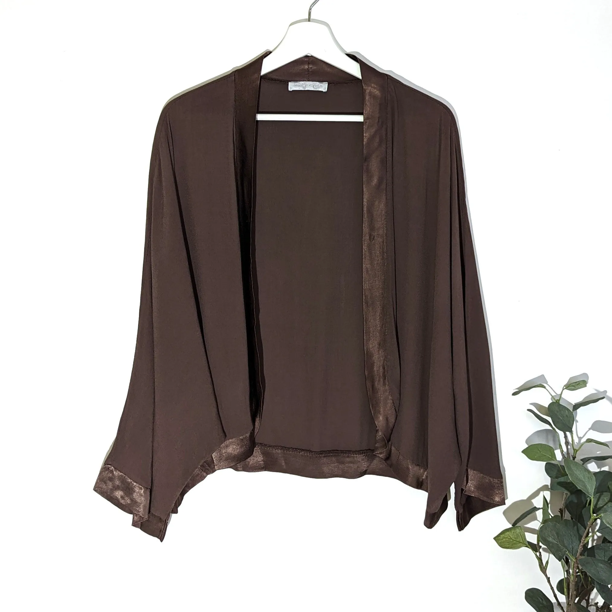 Classic plain short kimono with satin edge (M)