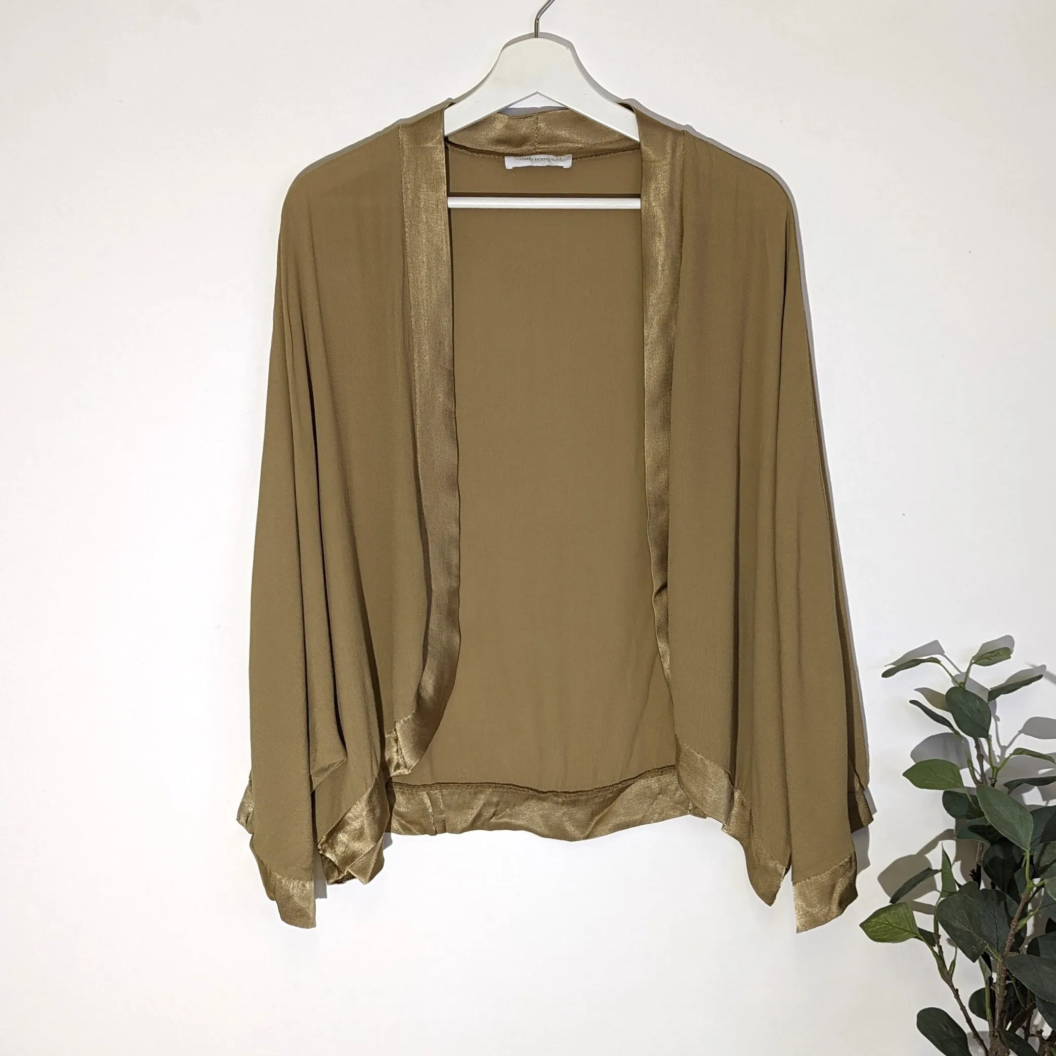 Classic plain short kimono with satin edge (M)