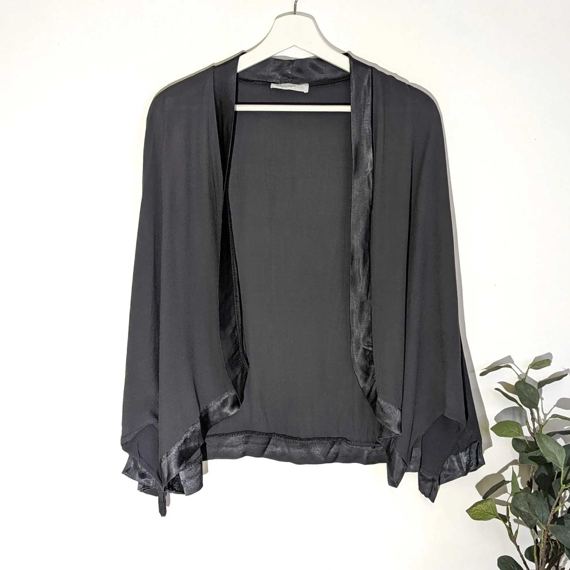 Classic plain short kimono with satin edge (M)