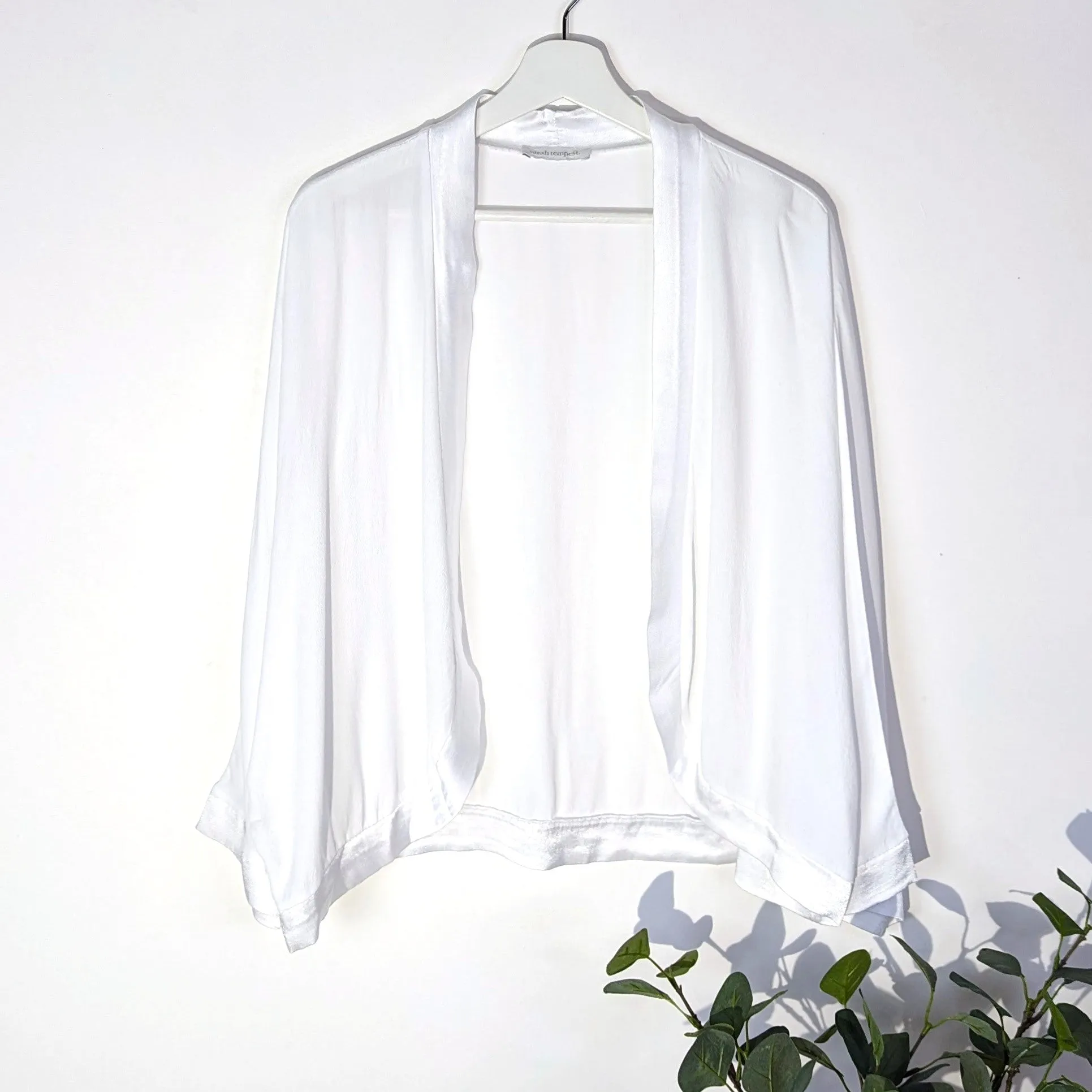 Classic plain short kimono with satin edge (M)