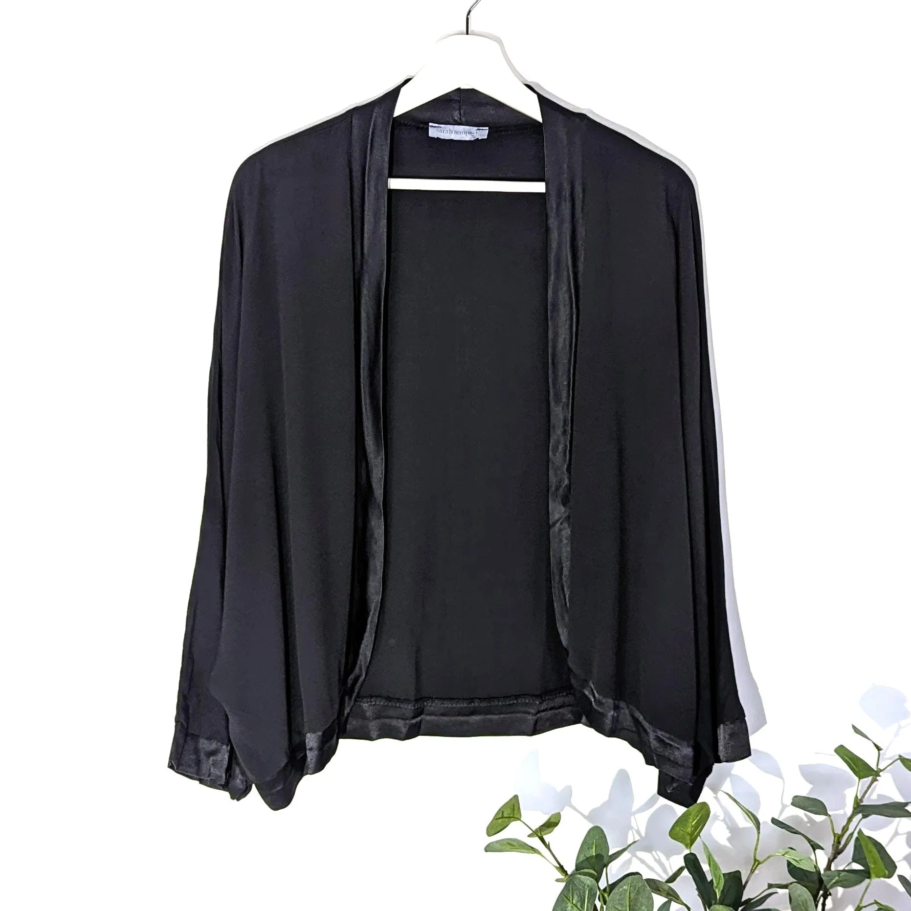 Classic plain short kimono with satin edge (M)