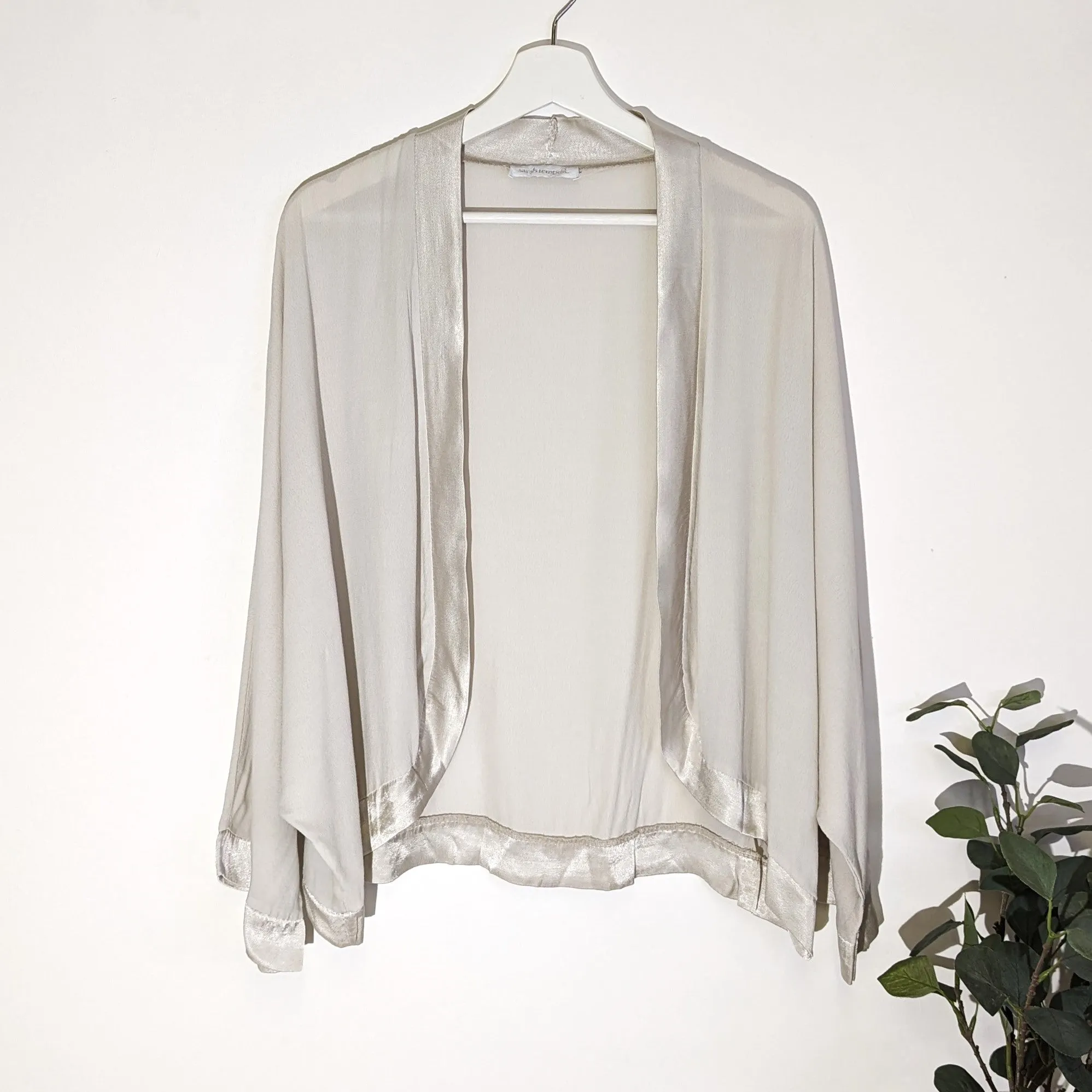Classic plain short kimono with satin edge (M)