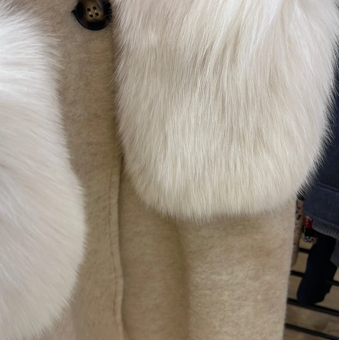Cream coat with fur - AWL3453