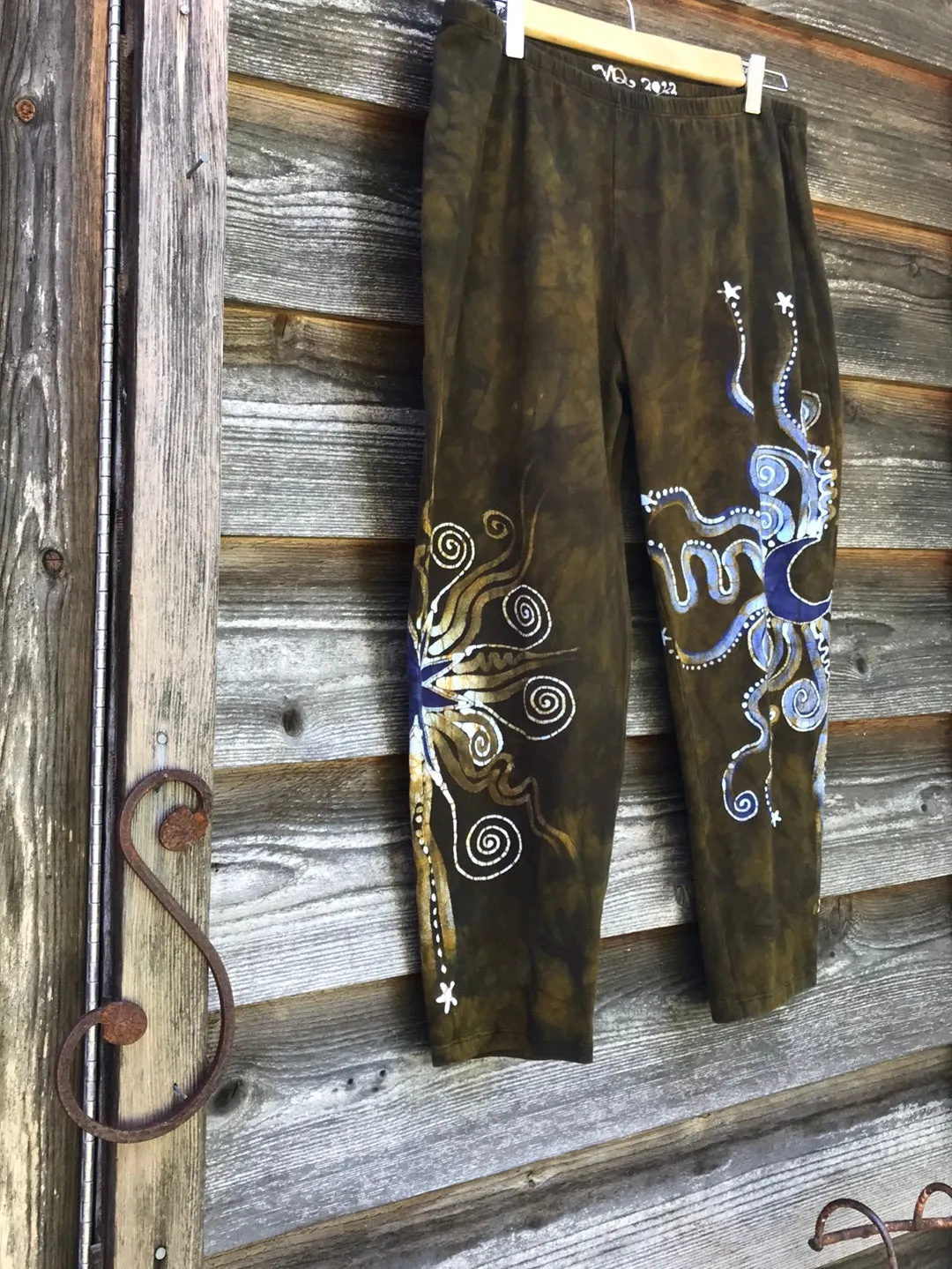 Dark Gold and Purple Sun Stars CAPRI Leggings - Size 2X ONLY