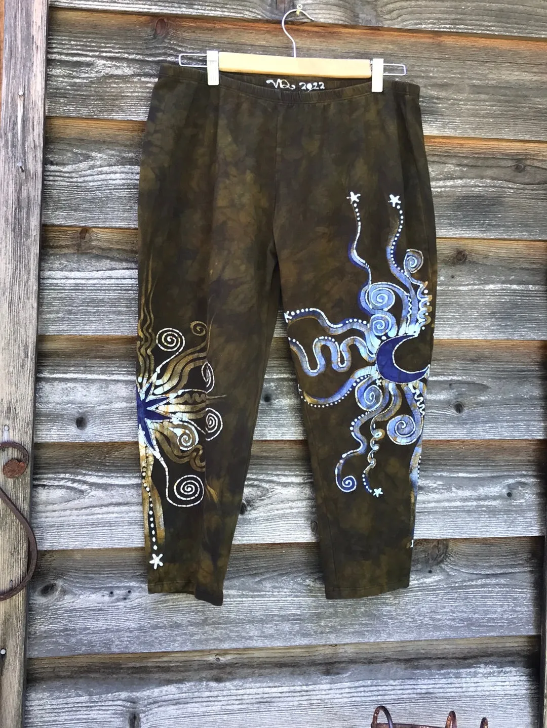 Dark Gold and Purple Sun Stars CAPRI Leggings - Size 2X ONLY